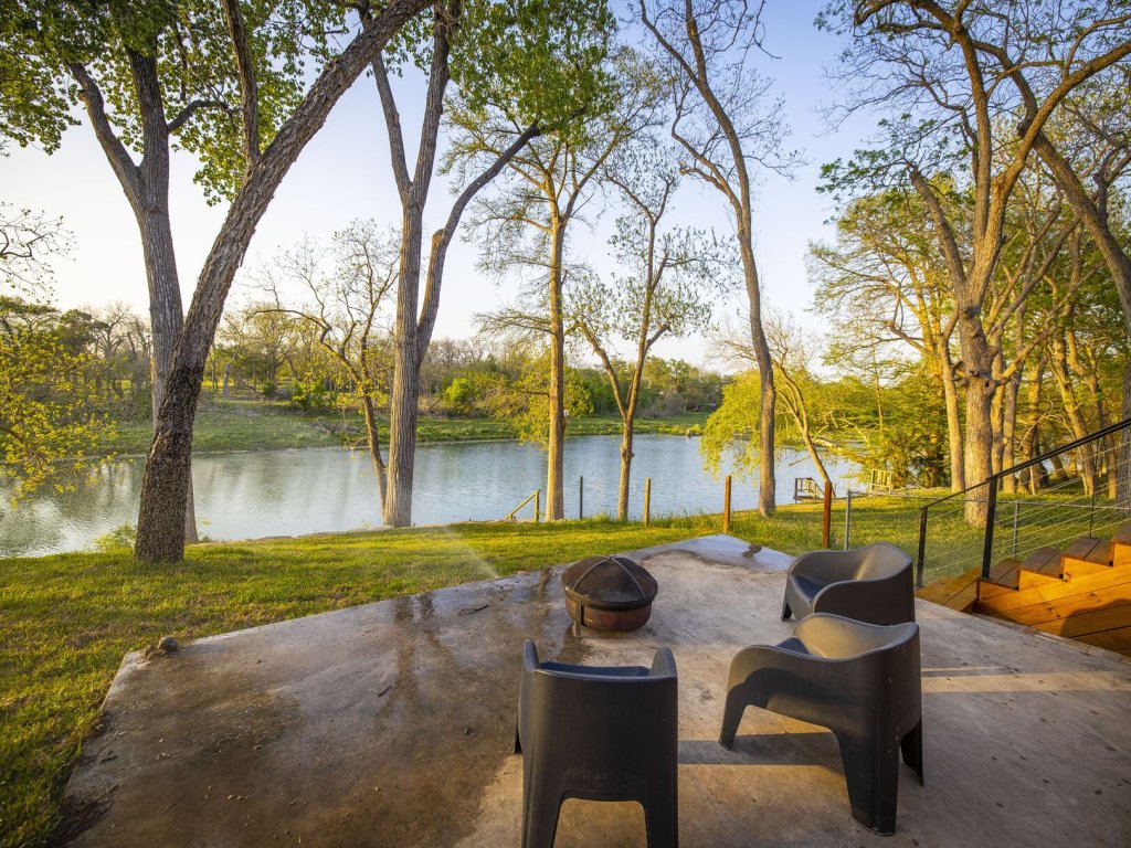 LD 435 Twilight Point Vacation Rental in New Braunfels - RedAwning