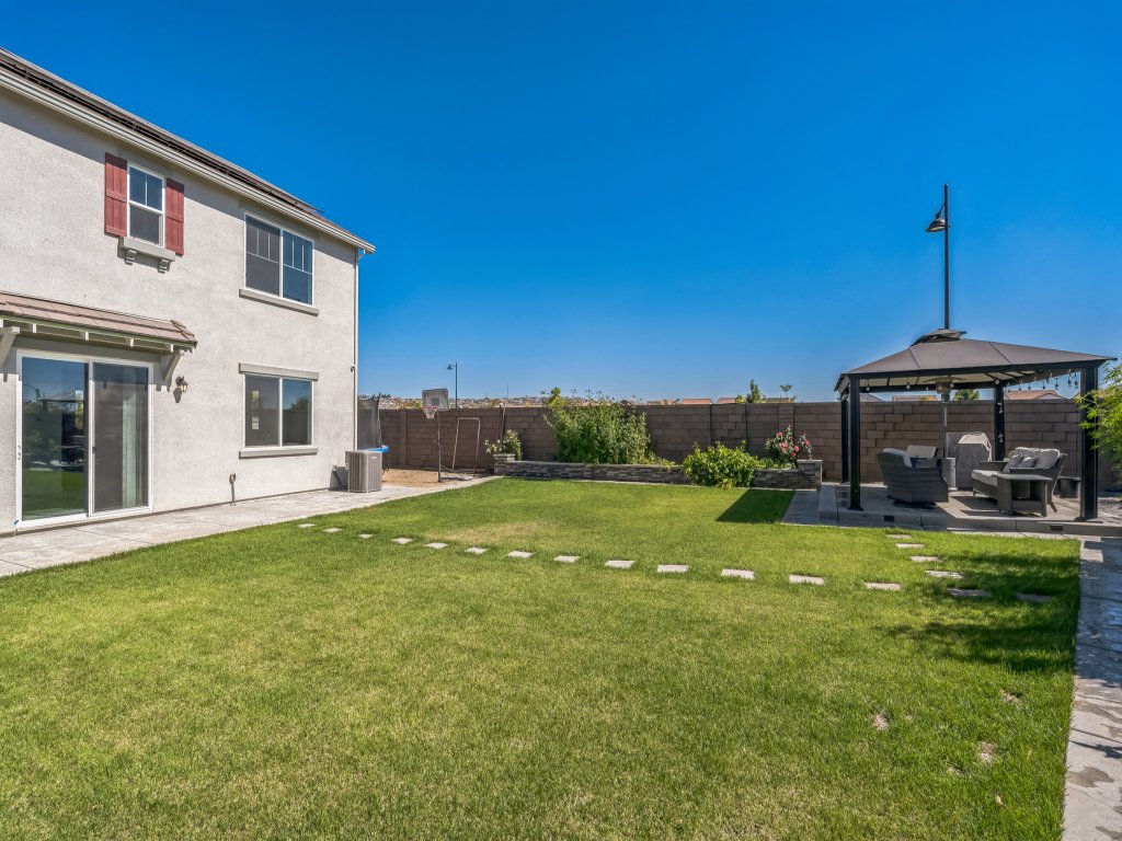 Spacious 3BR Home with Charming Backyard Vacation Rental in California - RedAwning