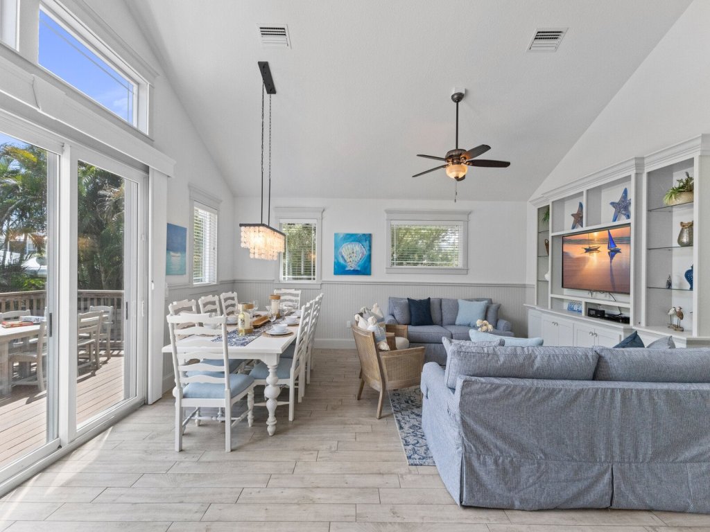Tiki By The Sea Vacation Rental in Holmes Beach - RedAwning