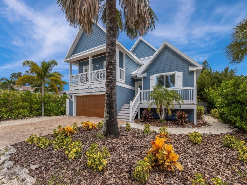 Tiki By The Sea Vacation Rental in Holmes Beach - RedAwning