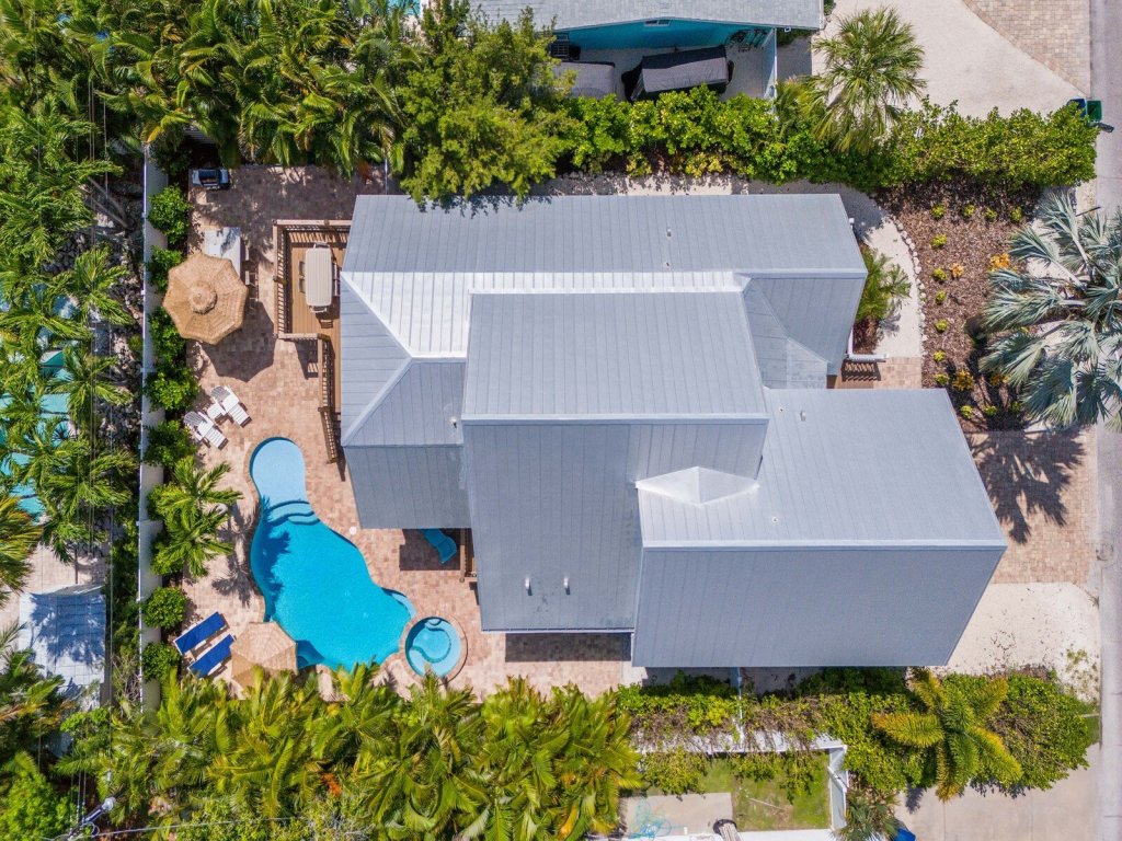 Tiki By The Sea Vacation Rental in Holmes Beach - RedAwning
