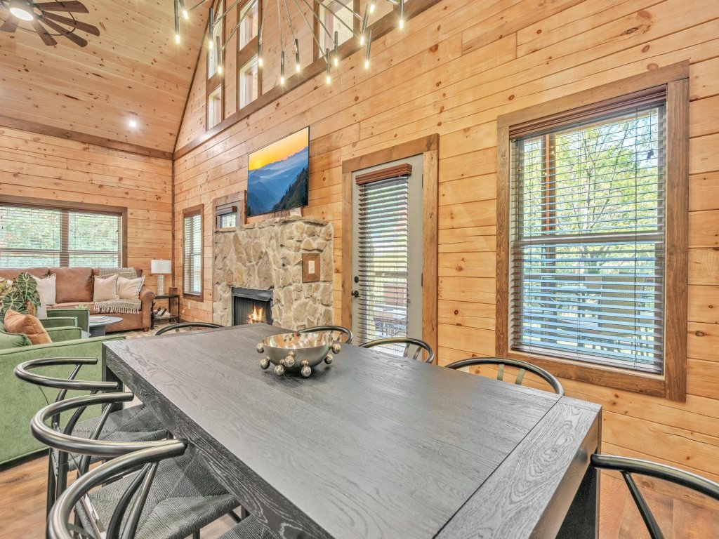 ERN803 - Beary Blue Oasis Vacation Rental in Pigeon Forge - RedAwning