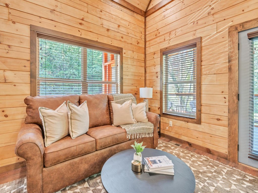 ERN803 - Beary Blue Oasis Vacation Rental in Pigeon Forge - RedAwning
