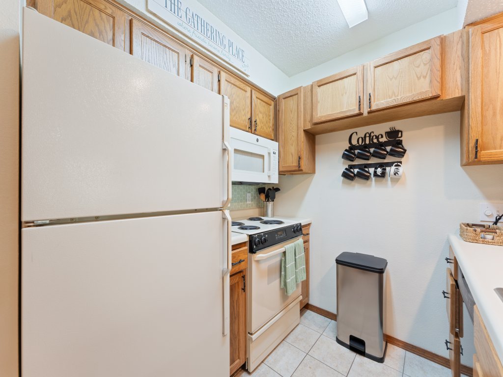 NE16-2 Sleepy Bear Camp Vacation Rental in Branson West - RedAwning