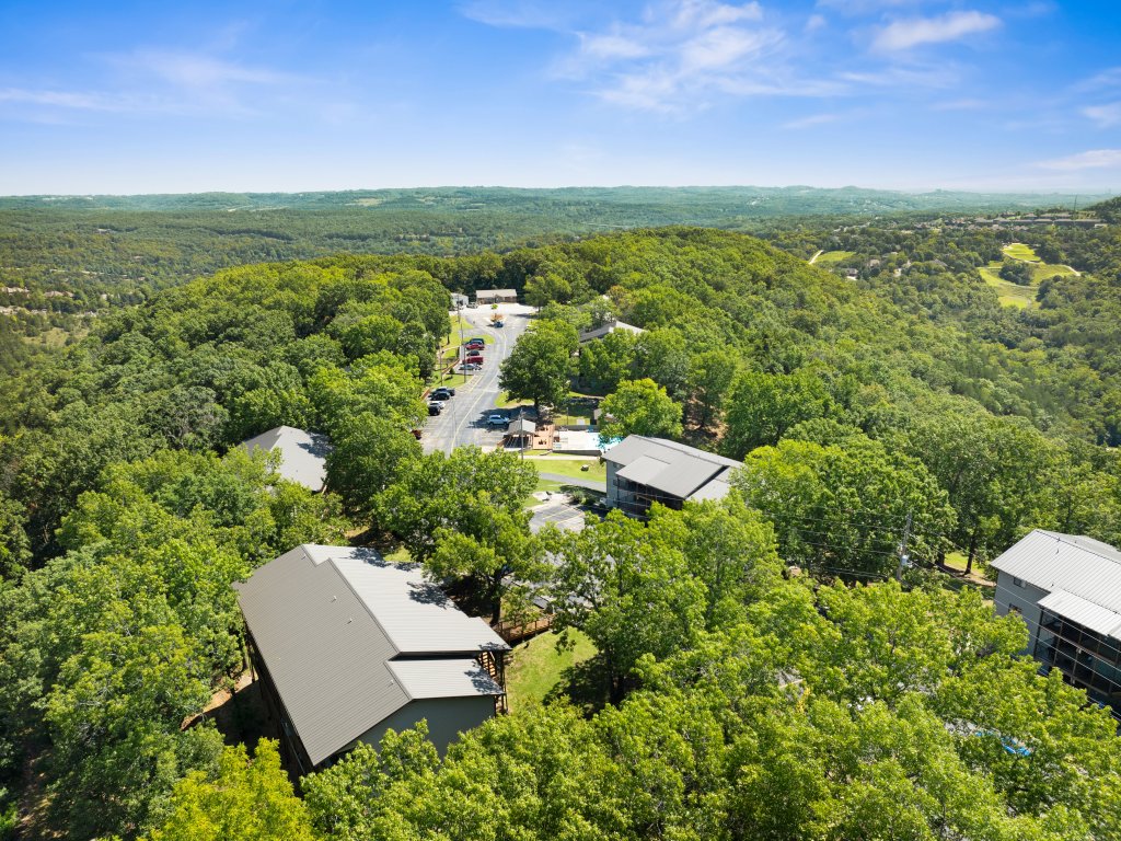NE16-2 Sleepy Bear Camp Vacation Rental in Branson West - RedAwning