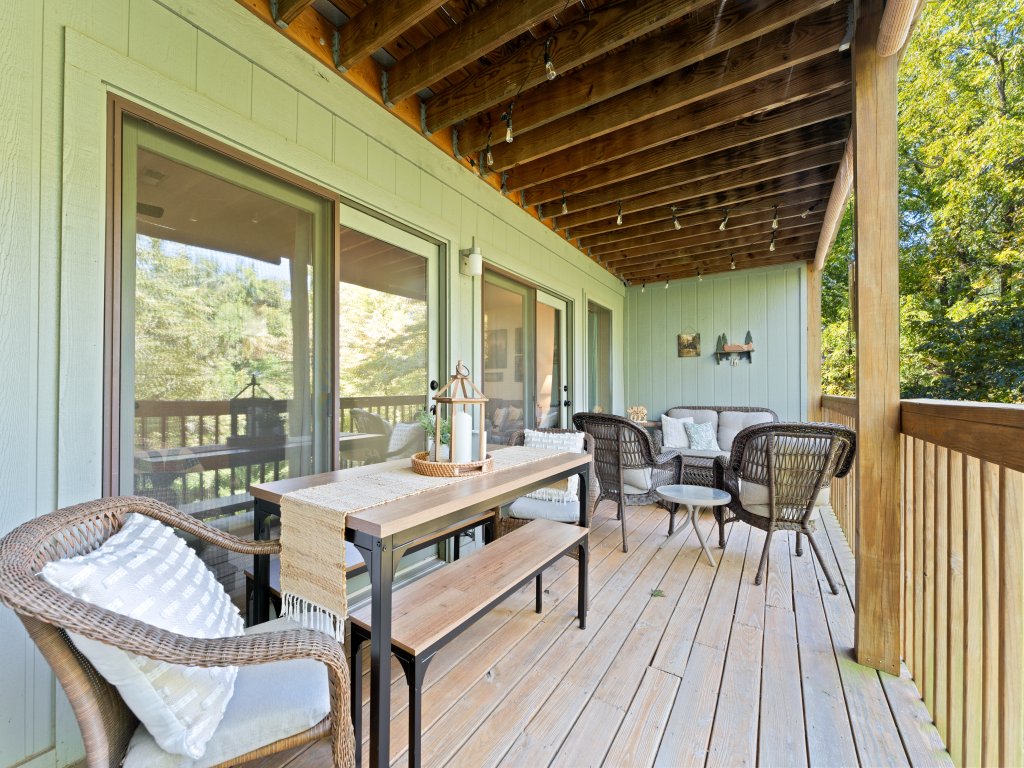 NE16-2 Sleepy Bear Camp Vacation Rental in Branson West - RedAwning