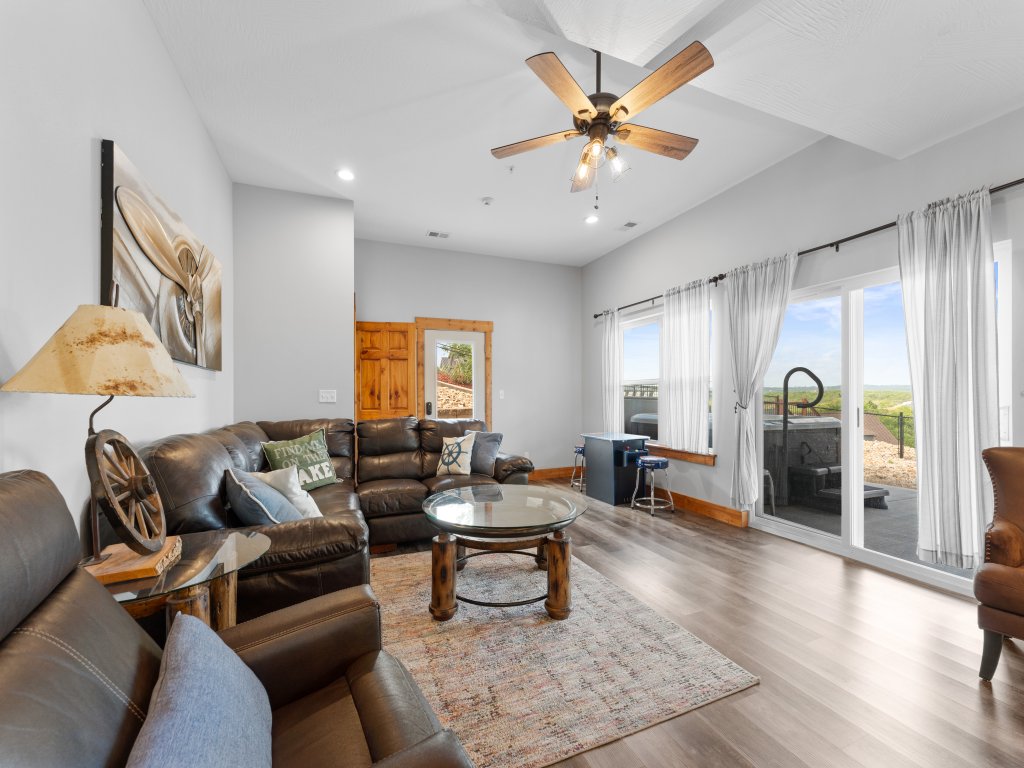 CC115- Lakeside Landing Vacation Rental in Branson - RedAwning