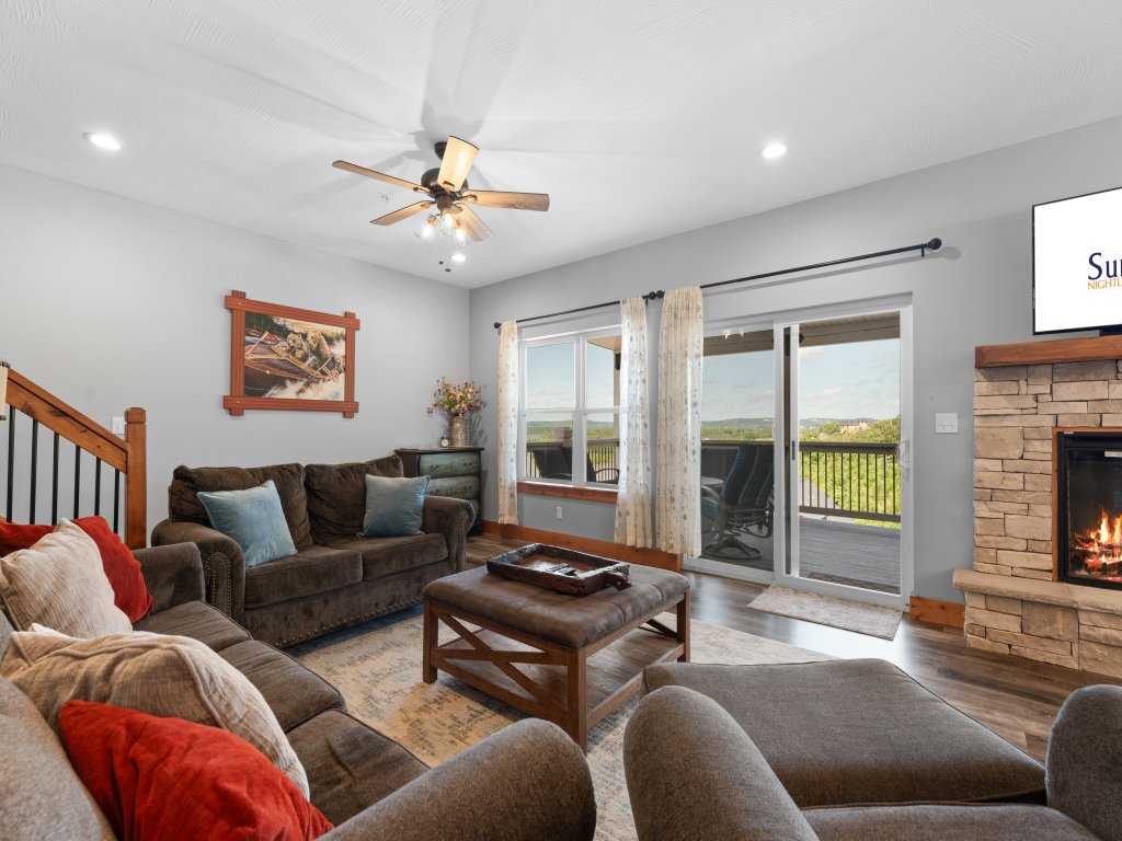 CC115- Lakeside Landing Vacation Rental in Branson - RedAwning