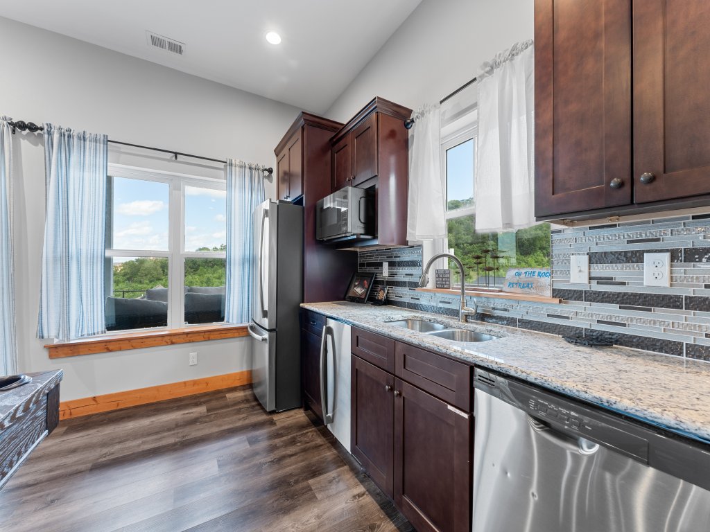 CC115- Lakeside Landing Vacation Rental in Branson - RedAwning