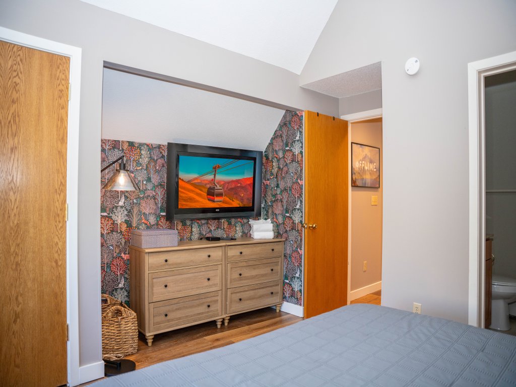 Fall Line Condo D4 (Snow Tire Manor) Vacation Rental in Killington - RedAwning