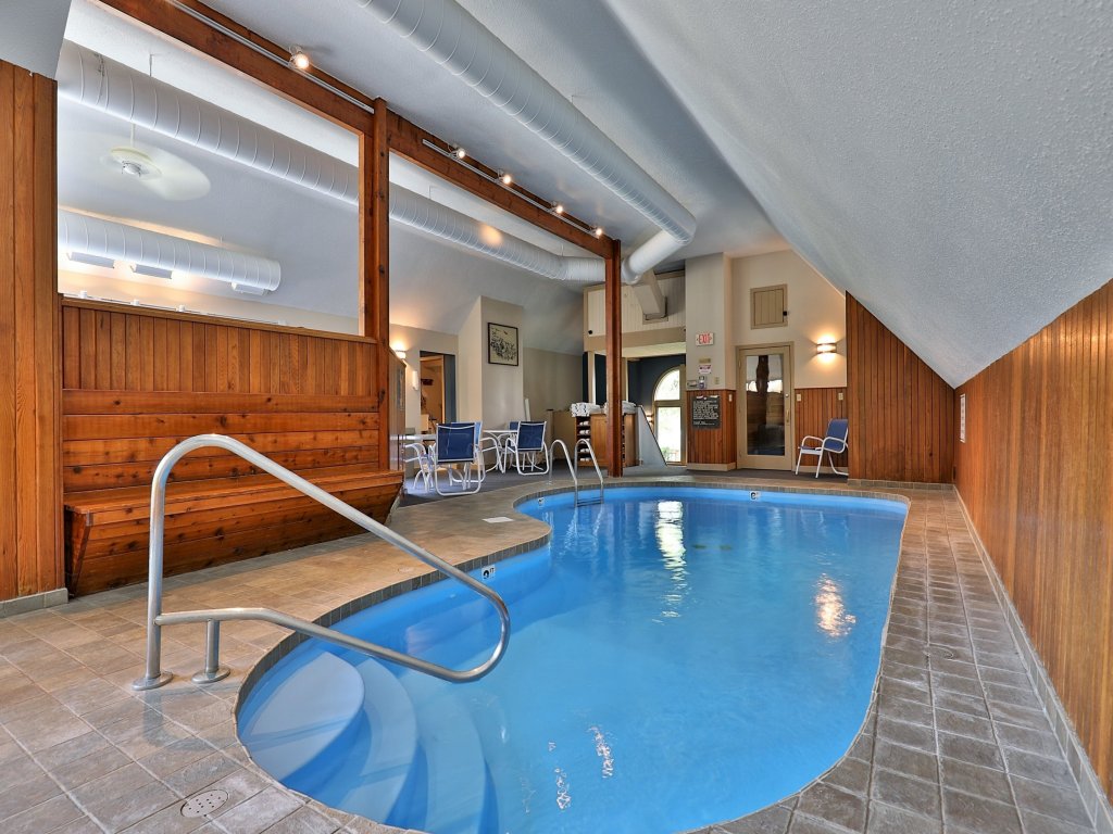 Fall Line Condo D4 (Snow Tire Manor) Vacation Rental in Killington - RedAwning