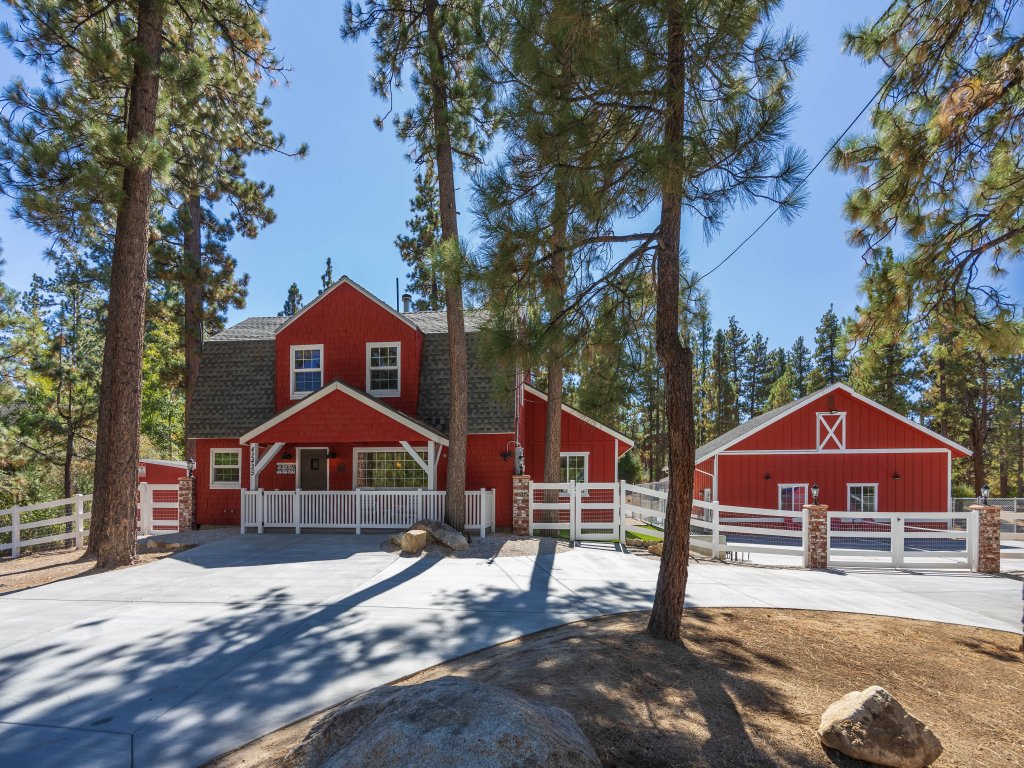37 - Foxy Farm Ranch Vacation Rental in Big Bear Lake - RedAwning