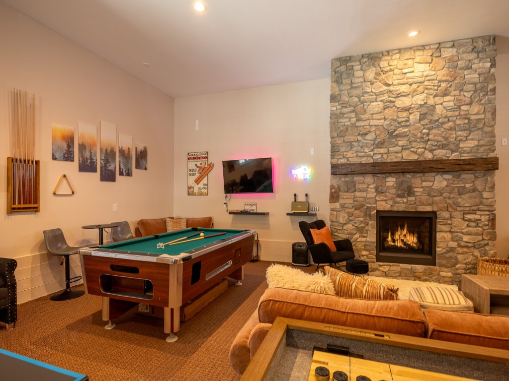 37 - Foxy Farm Ranch Vacation Rental in Big Bear Lake - RedAwning