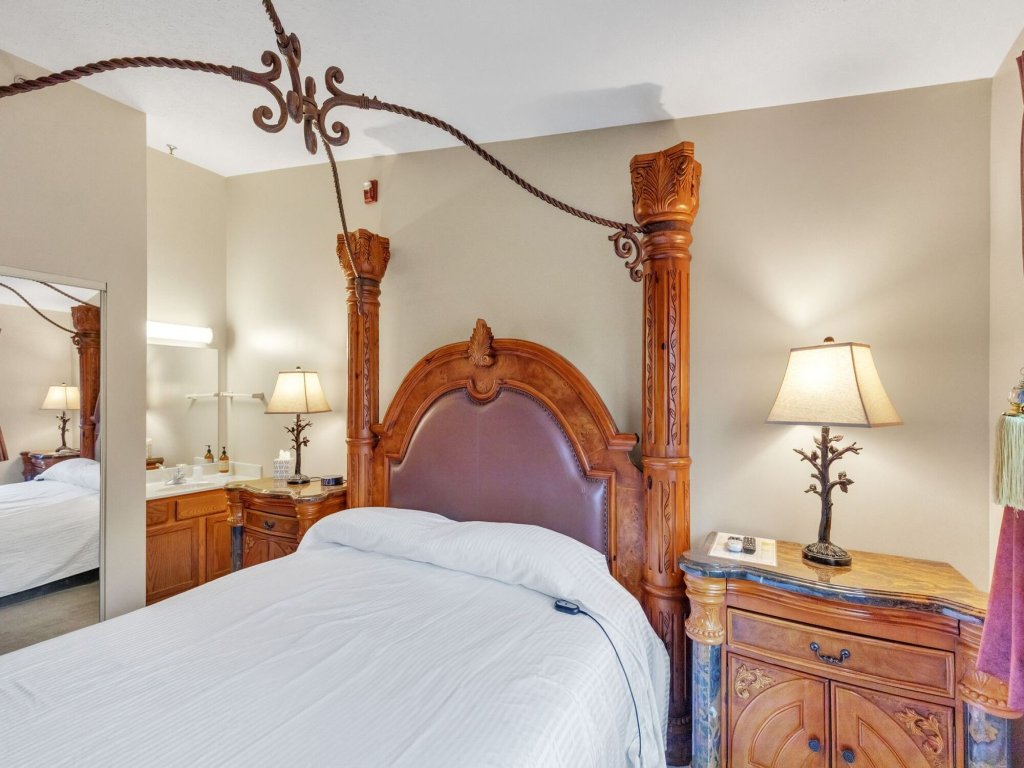 3rd Floor Back Side Corner Penthouse Suite- 305 Vacation Rental in Indiana - RedAwning