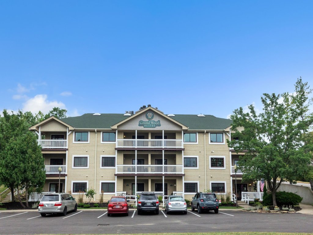 3rd Floor Front Side Corner Penthouse Suite - 304 Vacation Rental in Indiana - RedAwning