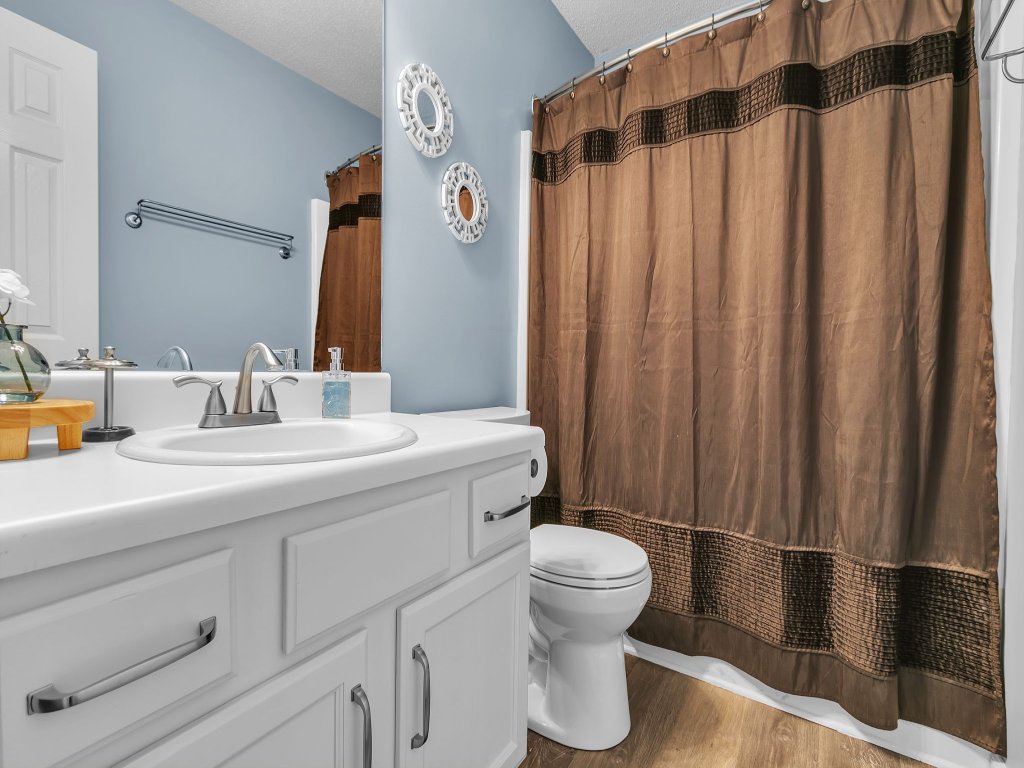 Modern 6BR Haven w/ Playroom, Gym & Deck! Vacation Rental in Georgia - RedAwning
