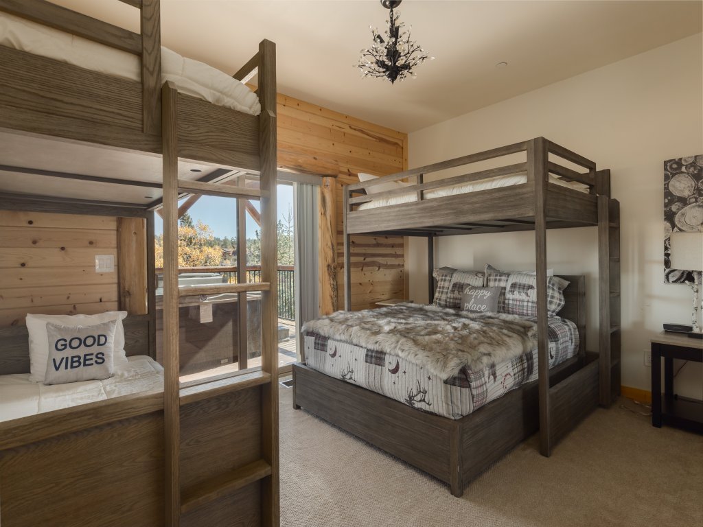 59 - Eagles Peak Lodge Vacation Rental in Big Bear Lake - RedAwning