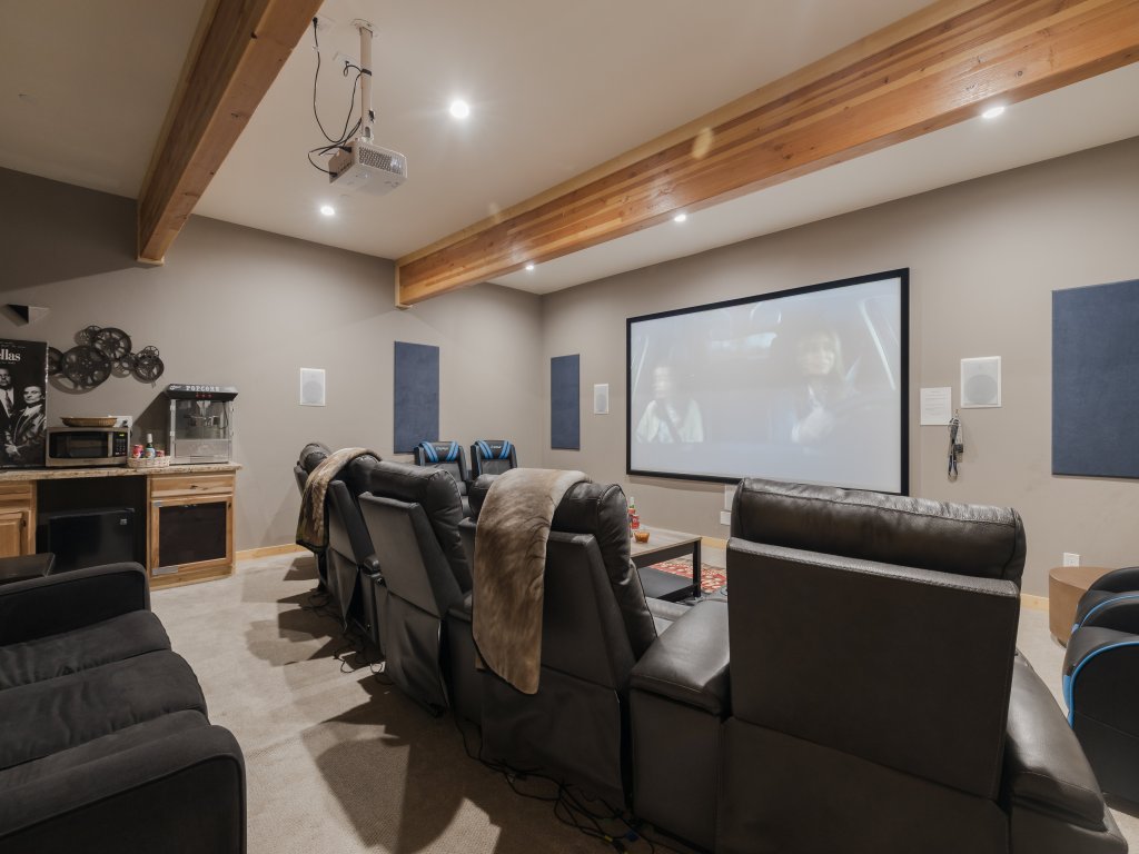 59 - Eagles Peak Lodge Vacation Rental in Big Bear Lake - RedAwning
