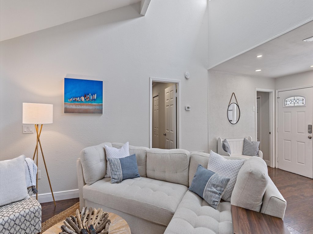 Mauna Loa Hideaway Vacation Rental in Sarasota - RedAwning