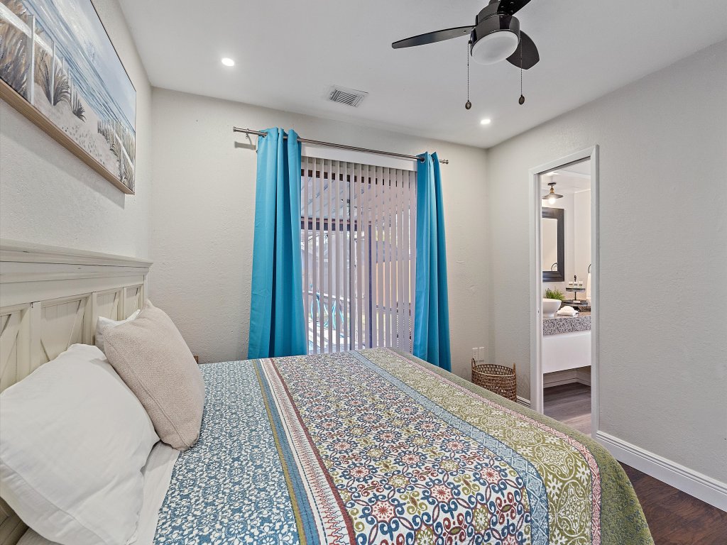 Mauna Loa Hideaway Vacation Rental in Sarasota - RedAwning