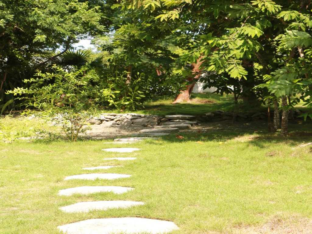 Ocean Sounds - Cottage, Short walk to Twin Coves Vacation Rental - RedAwning
