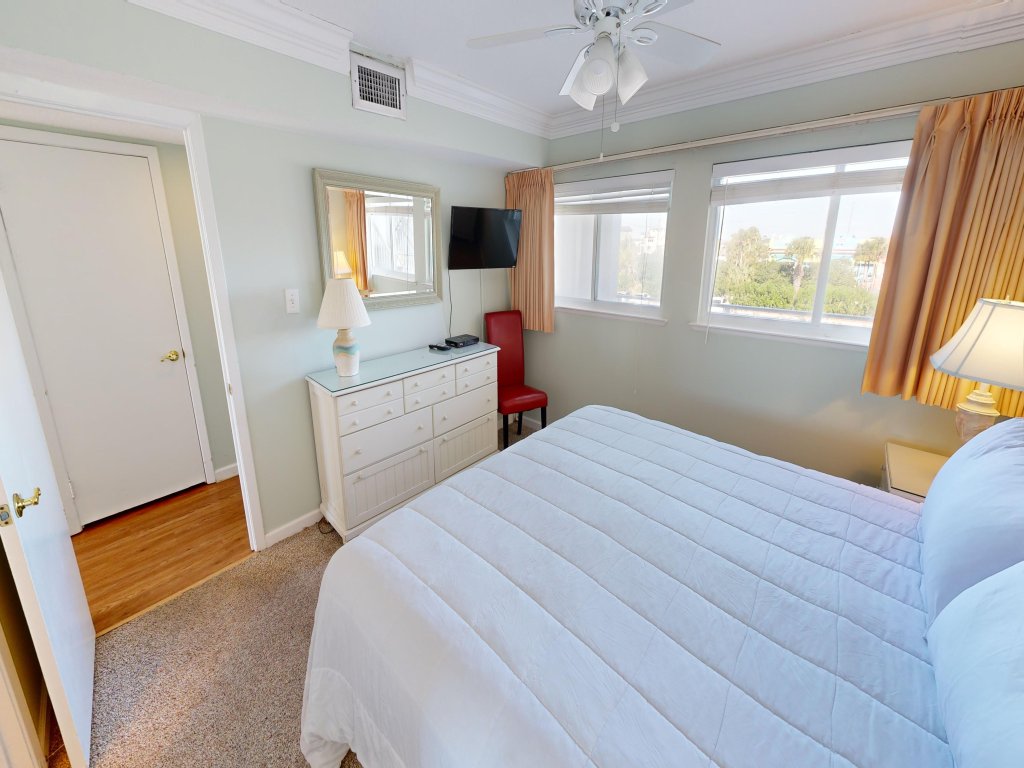 Beach House 304B Vacation Rental in Miramar Beach - RedAwning