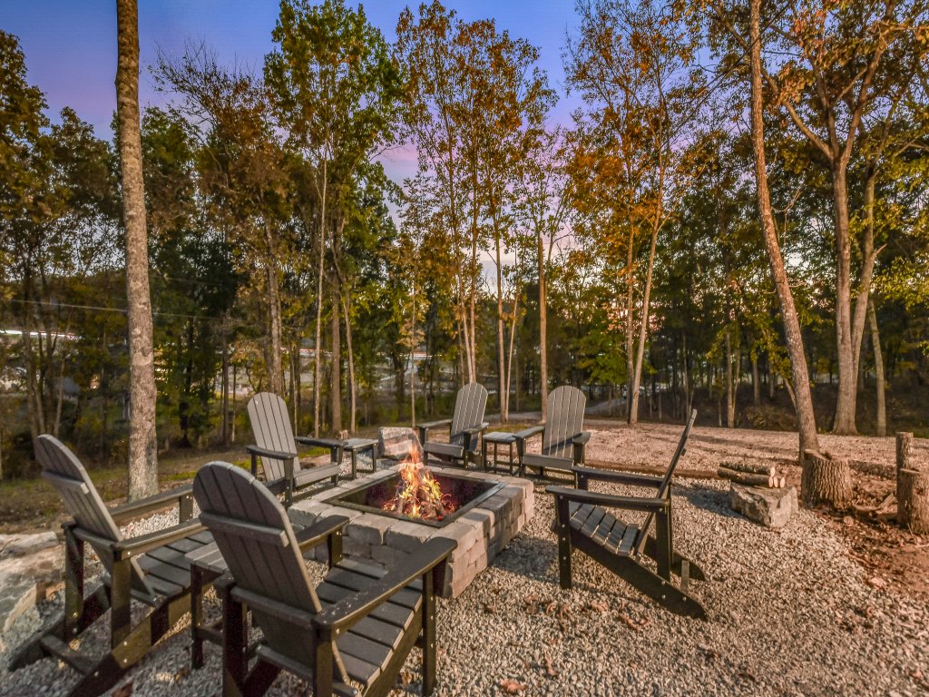 Wooded Hideaway Vacation Rental in Sevierville - RedAwning