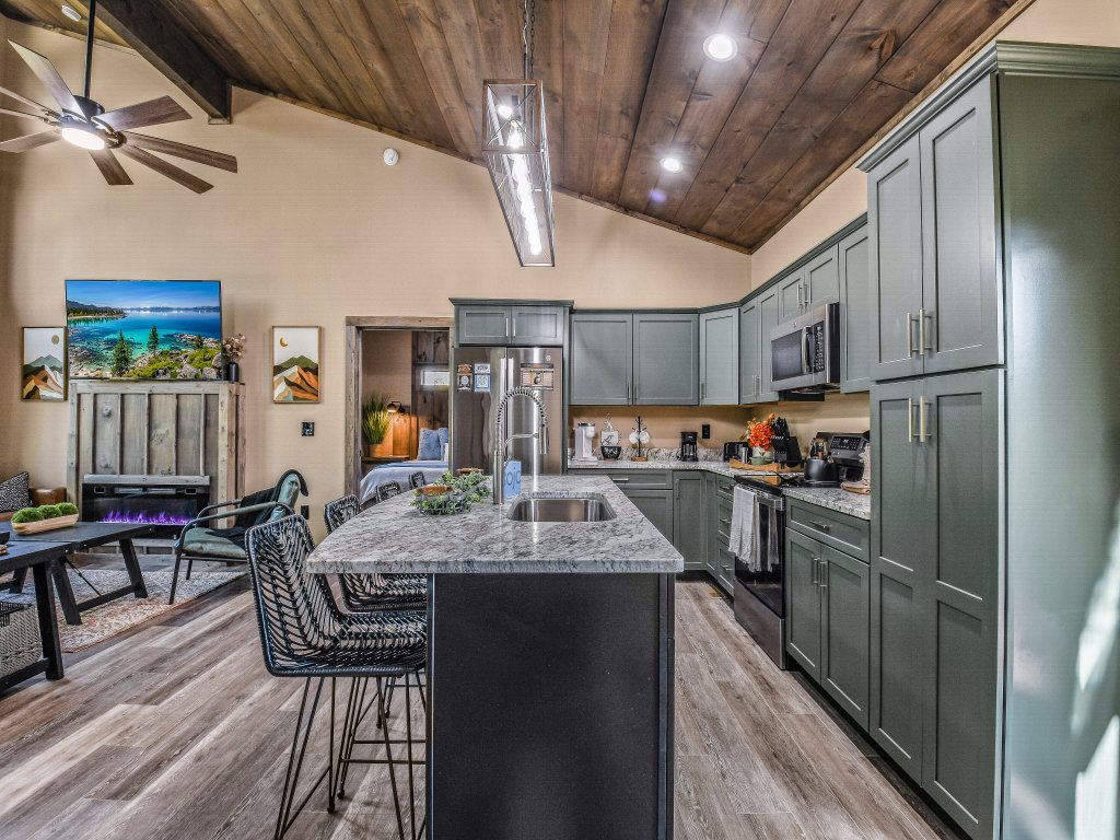 Wooded Hideaway Vacation Rental in Sevierville - RedAwning