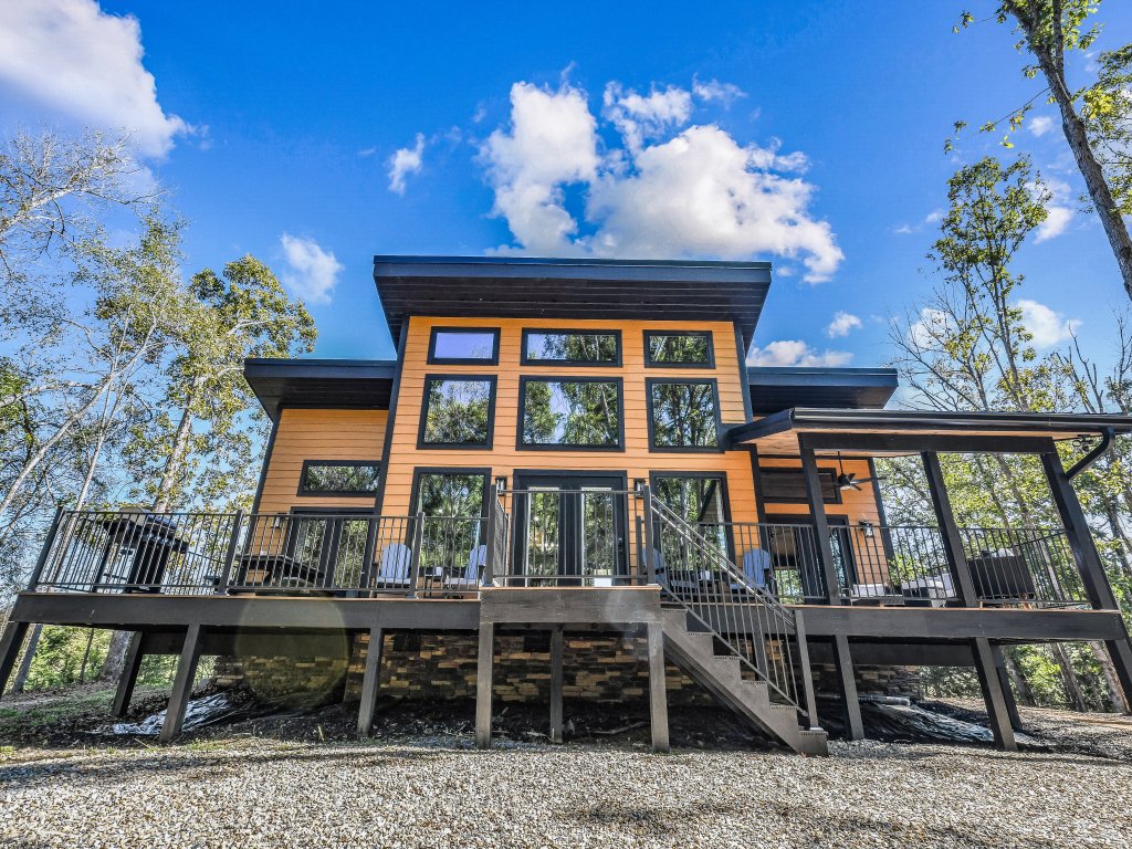 Wooded Hideaway Vacation Rental in Sevierville - RedAwning