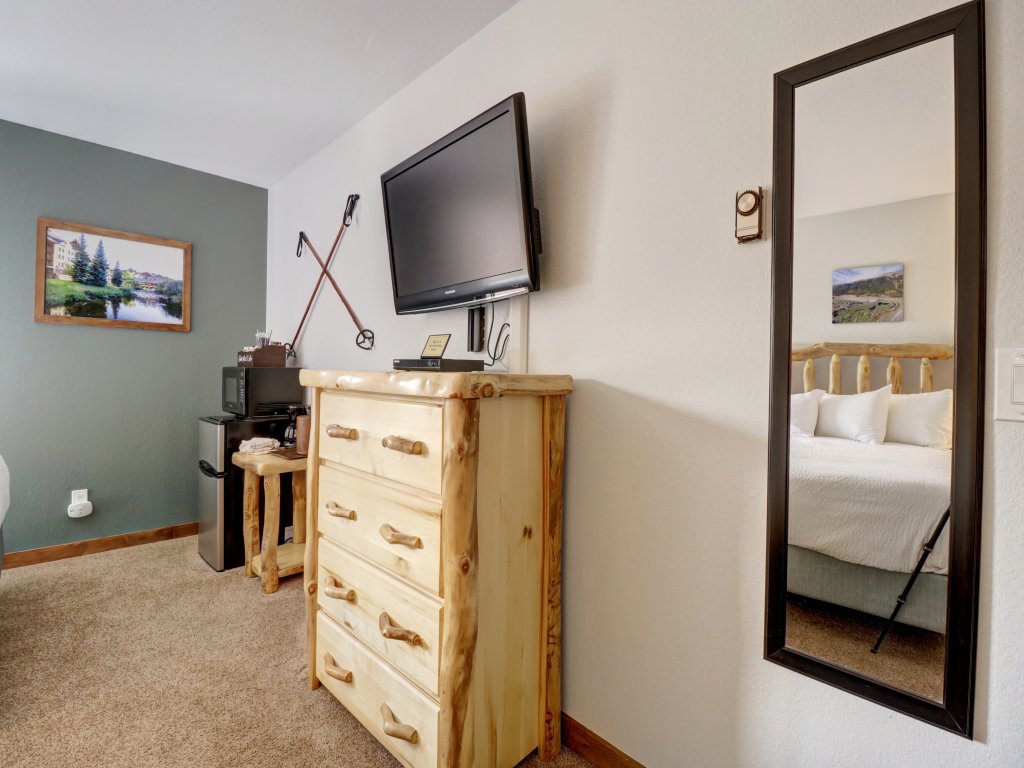 BE306A Bridge End Hotel Room Vacation Rental in Copper Mountain - RedAwning