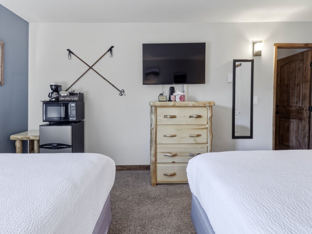 BE306A Bridge End Hotel Room Vacation Rental in Copper Mountain - RedAwning
