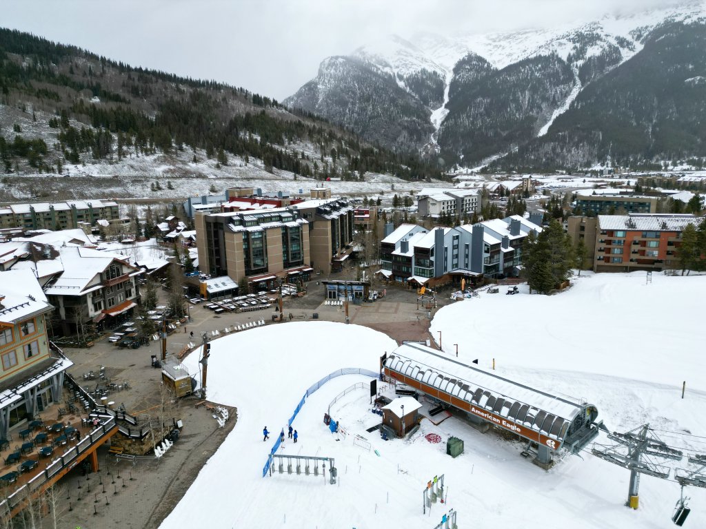 MP506H Mountain Plaza Hotel Room Hot Tub Vacation Rental in Copper Mountain - RedAwning