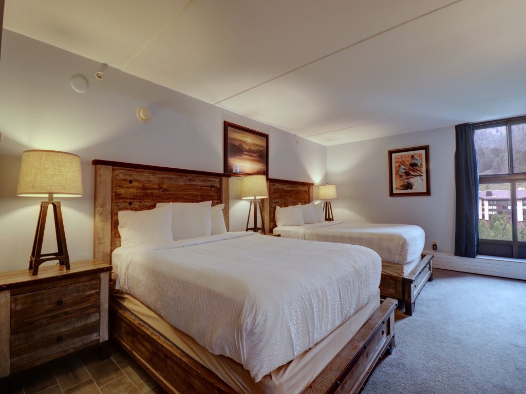 MP506H Mountain Plaza Hotel Room Hot Tub Vacation Rental in Copper Mountain - RedAwning