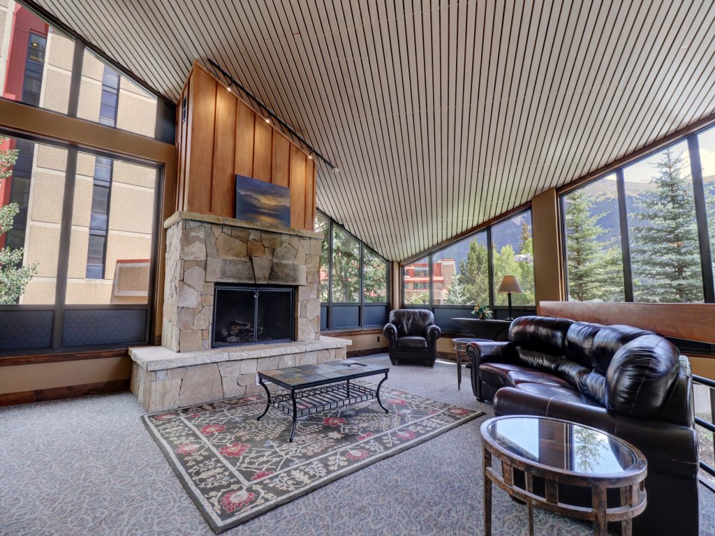 MP506H Mountain Plaza Hotel Room Hot Tub Vacation Rental in Copper Mountain - RedAwning