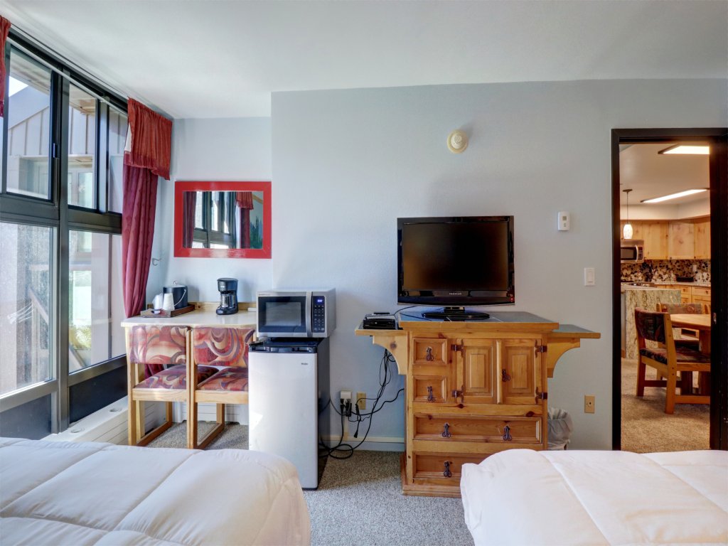 MP613H Mountain Plaza Hotel Room Vacation Rental in Copper Mountain - RedAwning