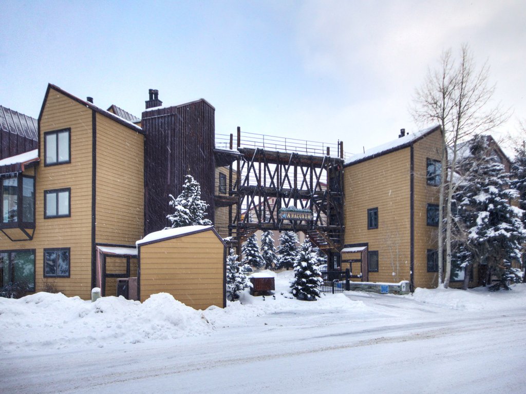 AN104A Anaconda Hotel Room Vacation Rental in Copper Mountain - RedAwning