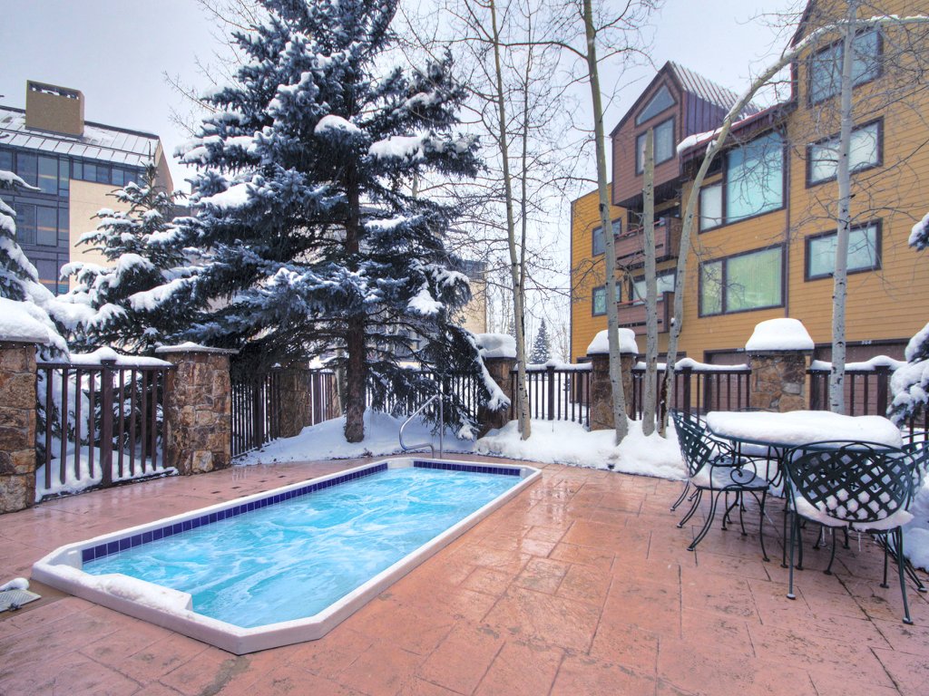 AN104A Anaconda Hotel Room Vacation Rental in Copper Mountain - RedAwning