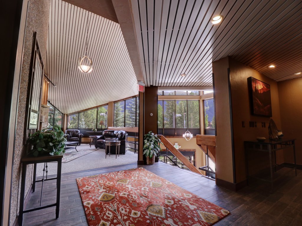 MP615 Mountain Plaza Center Village Condo 2BR 3BA Hot Tub Vacation Rental in Copper Mountain - RedAwning