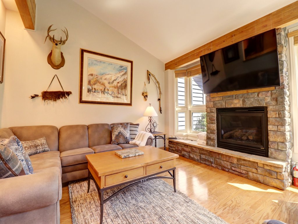 Woods21 Townhome Vacation Rental in Copper Mountain - RedAwning