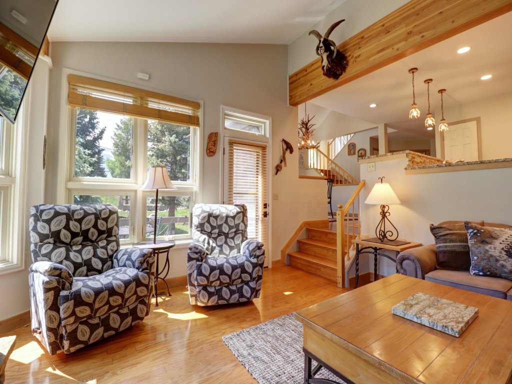 Woods21 Townhome Vacation Rental in Copper Mountain - RedAwning