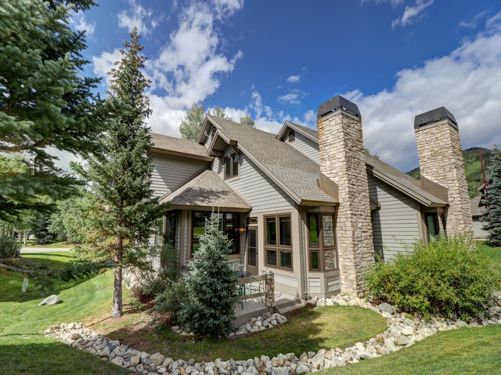 Woods21 Townhome Vacation Rental in Copper Mountain - RedAwning