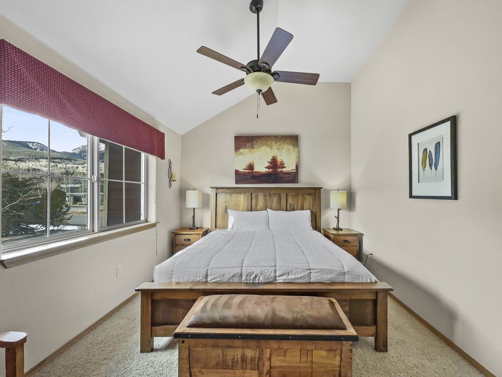 B6 Tarn Landing 1Br 3Ba Vacation Rental in Colorado - RedAwning