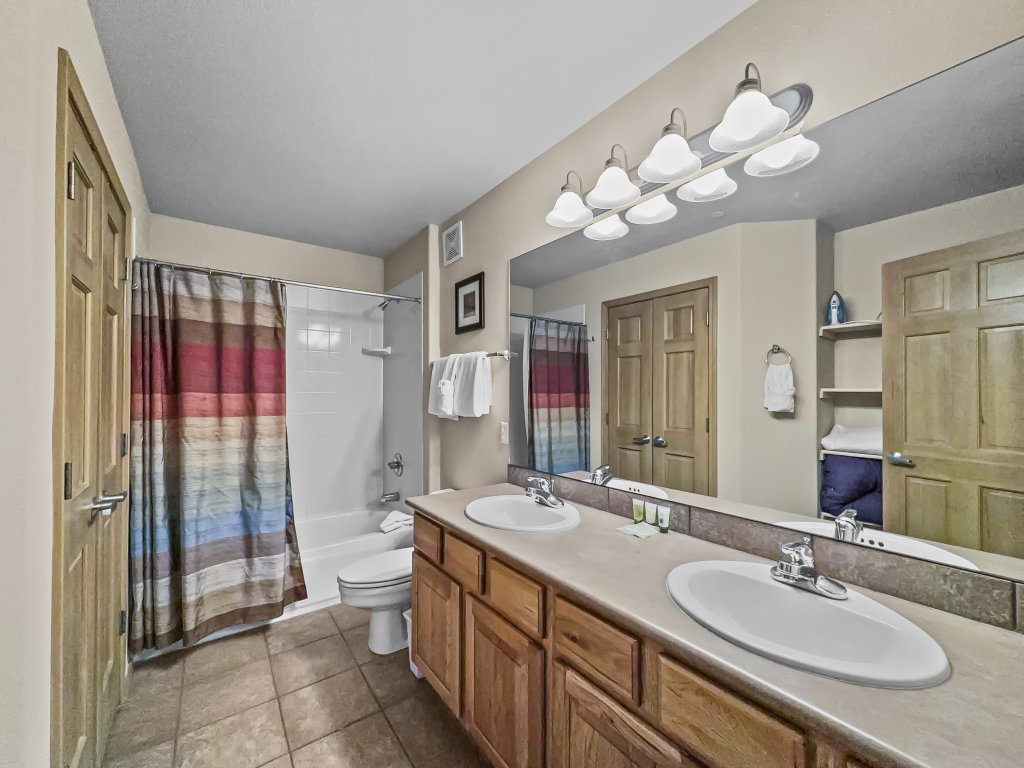B6 Tarn Landing 1Br 3Ba Vacation Rental in Colorado - RedAwning