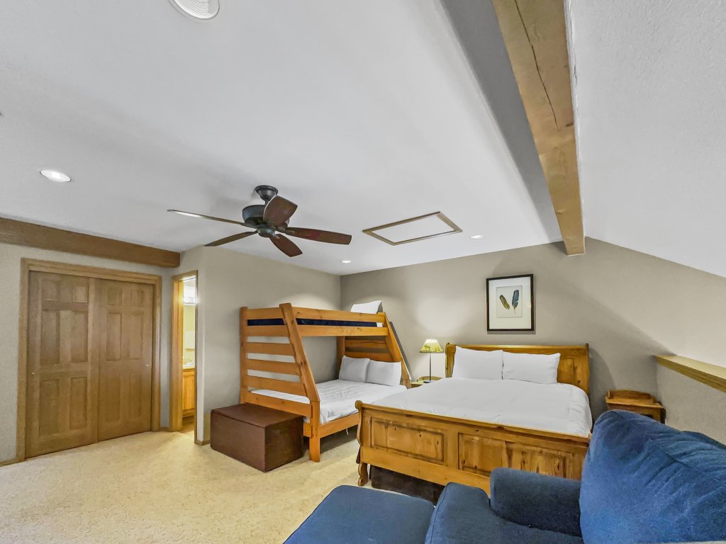 B6 Tarn Landing 1Br 3Ba Vacation Rental in Colorado - RedAwning