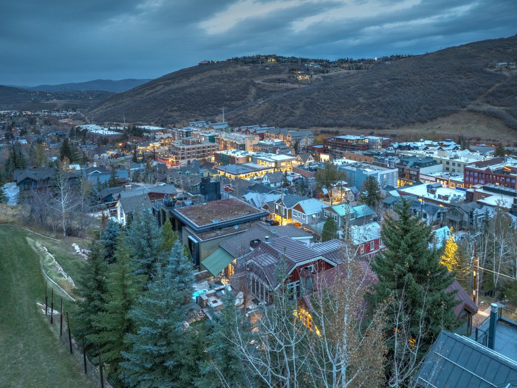 Woodside Gem 521 Where Ski Trips Become Traditions Vacation Rental in Park City - RedAwning