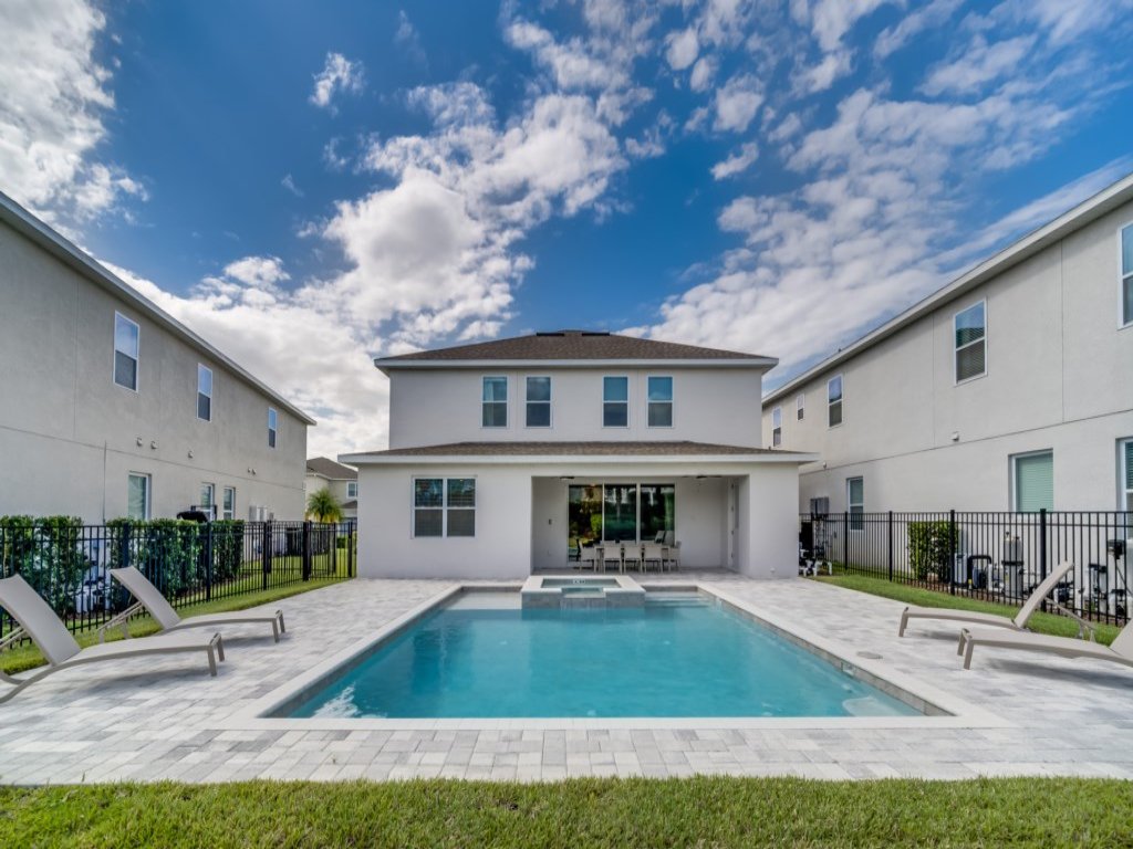 Brand New Encore Resort 5 Bed Resort Home Vacation Rental in Kissimmee - RedAwning