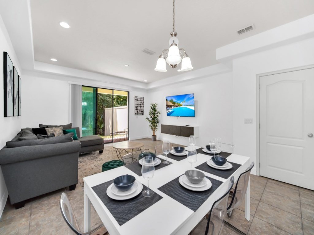 Tropical Escape 3 Bed Home In Beautiful Resort Vacation Rental in Davenport - RedAwning