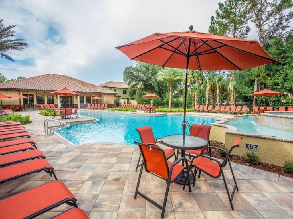 Tropical Escape 3 Bed Home In Beautiful Resort Vacation Rental in Davenport - RedAwning
