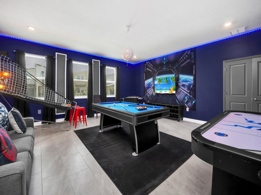 Magnificent Star Wars & Designed Rooms Pool & Spa! Vacation Rental in Davenport - RedAwning