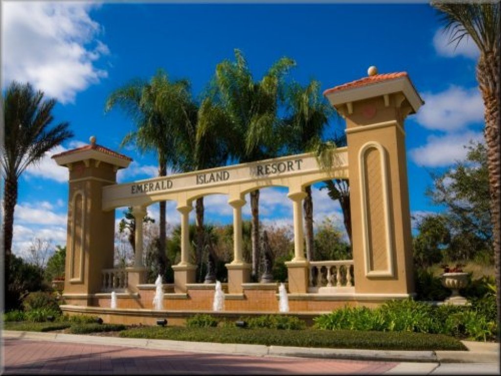 Emerald Island Large 8 Bed Home Golf Resort Vacation Rental in Kissimmee - RedAwning